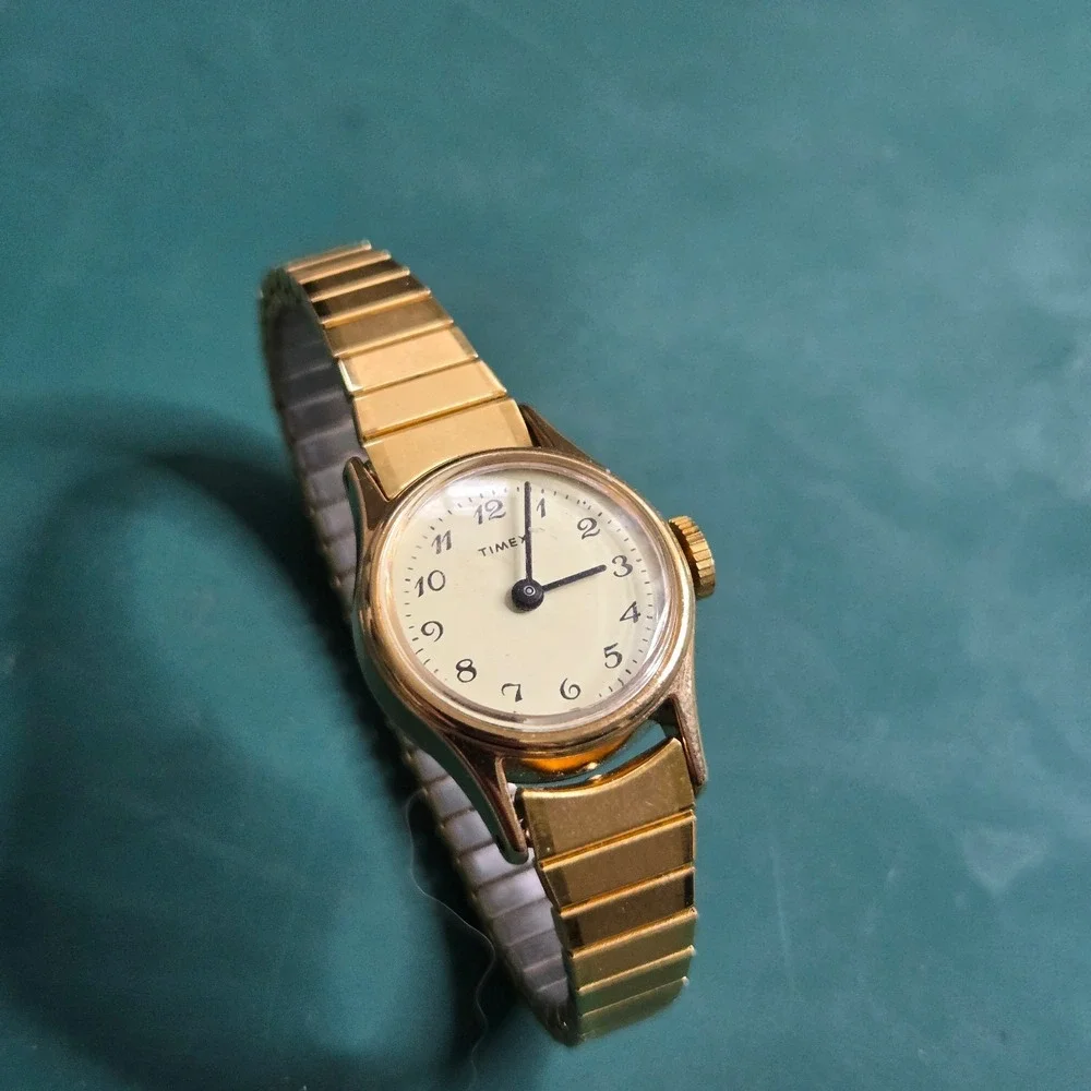 Timex Vintage Ladies Gold Tone Watch Cream Dial Arabic Numerals Expansion Band 6